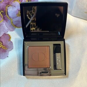 DIOR Elegant Brown Eyeshadow with Applicator